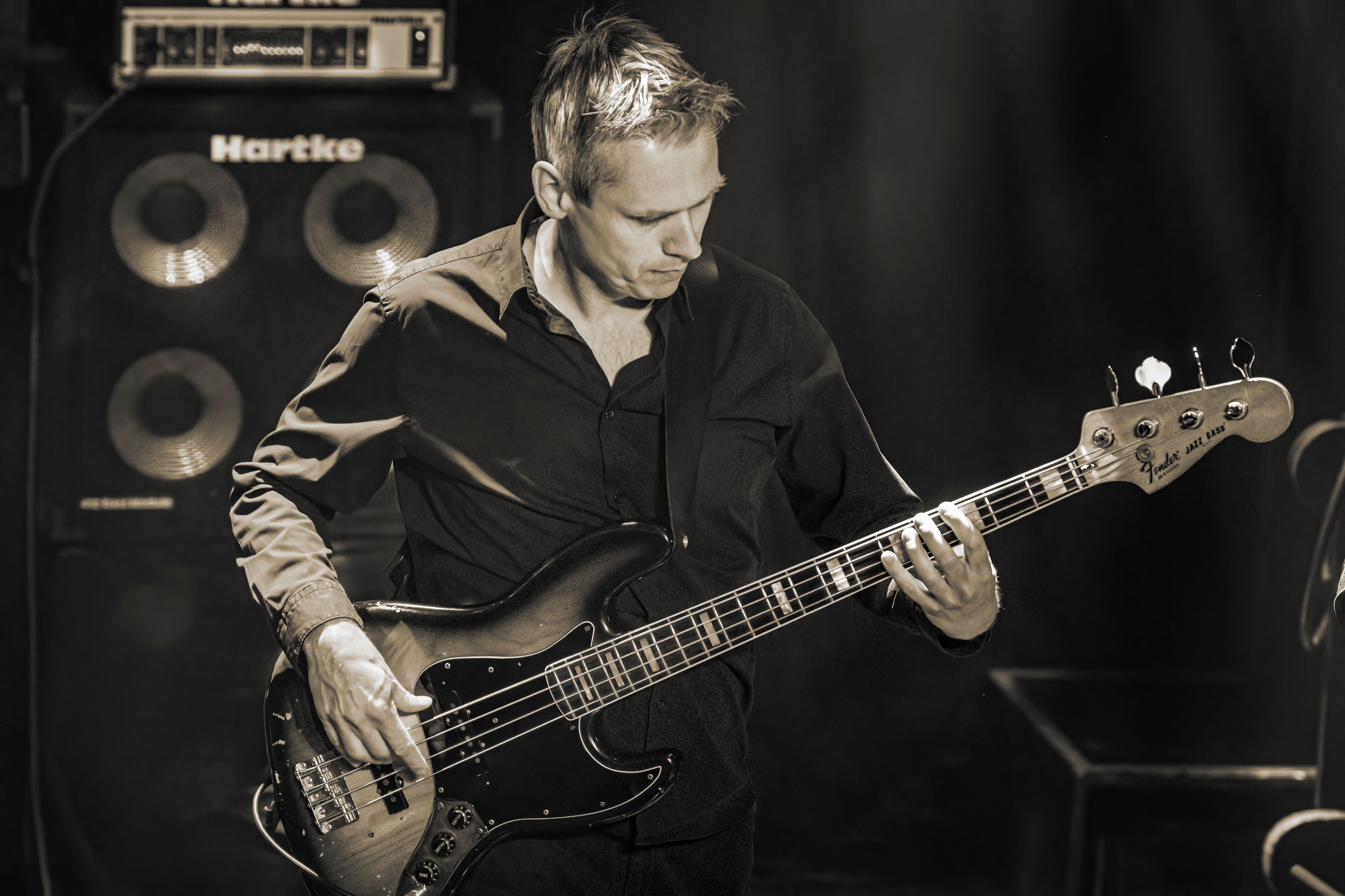 Jeroen bassist